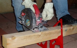 Plate Vise Holds Lumber for Cutting and Drilling