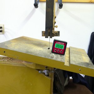 AccuMASTER Angle Gauge measures band saw table tilt