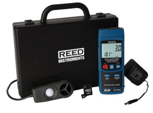R4700SD-KIT Includes: R4700SD items, 16GB Micro SD Memory Card & AC Power Adapter.