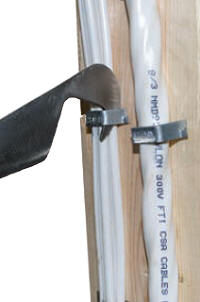 Staple Shark easily removes staples of all sizes without damage to cables